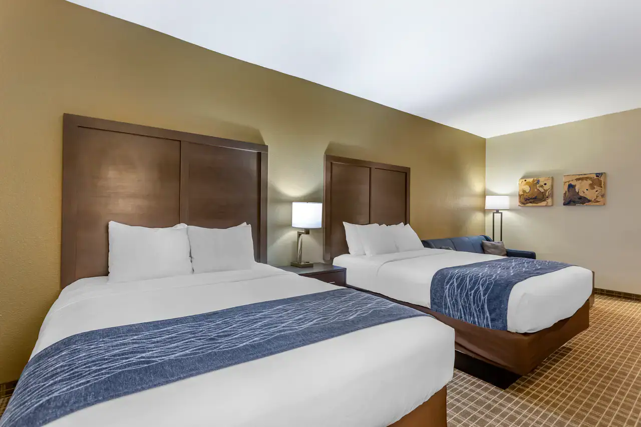 Two-queen suite at Comfort Inn St. Robert