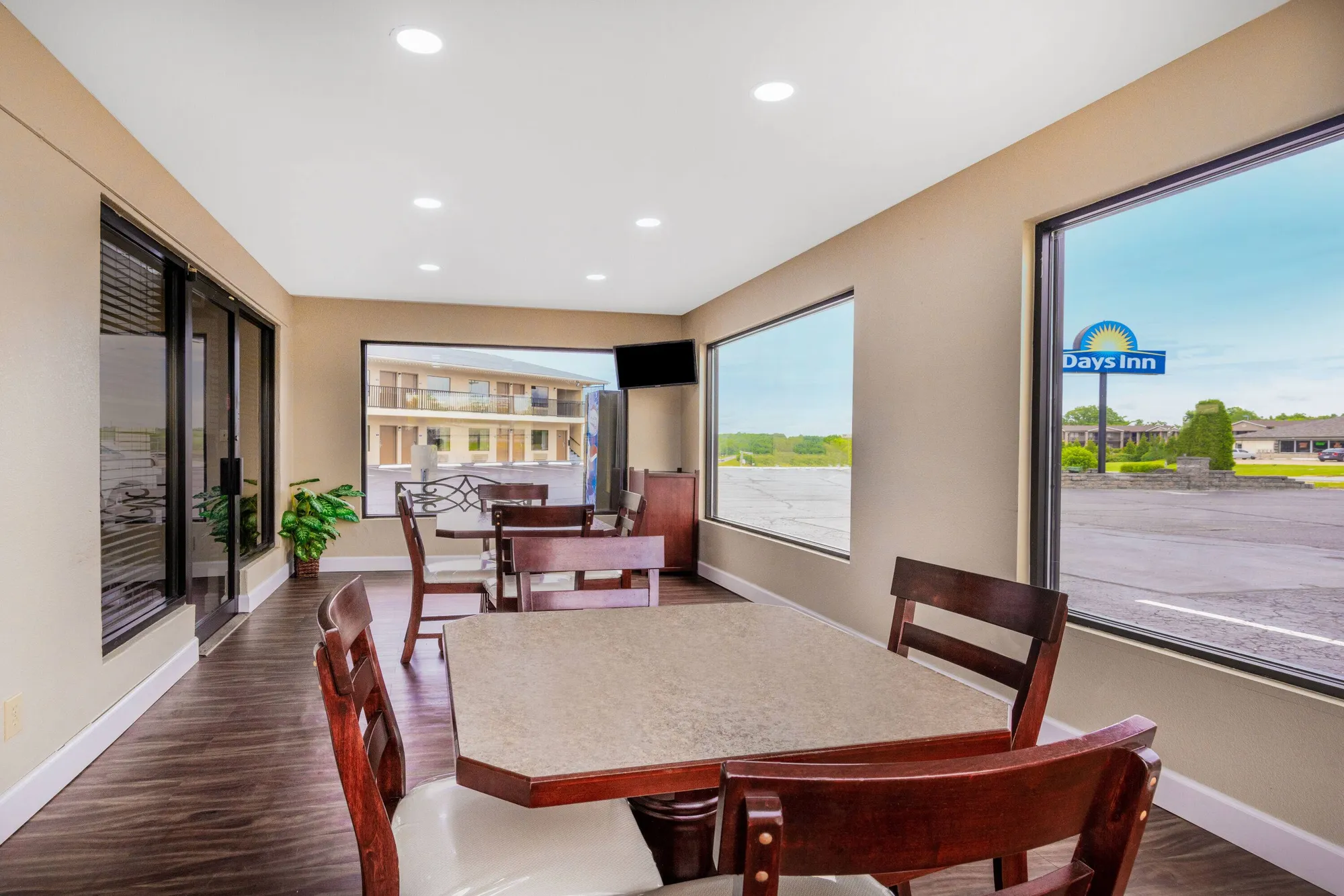 Lobby seating at Days Inn by Wyndham St. Robert