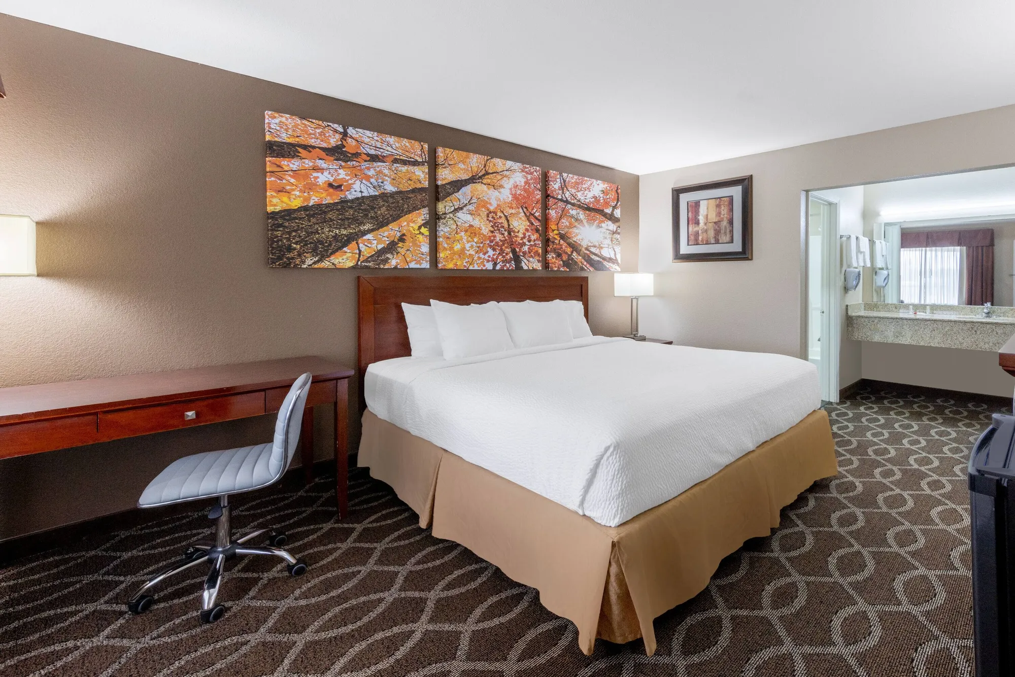 King guest room at Days Inn by Wyndham St. Robert